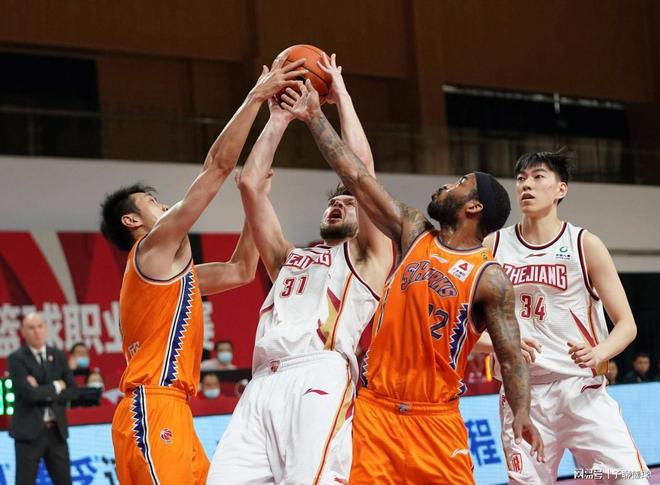 和突进跑动 和突进跑动