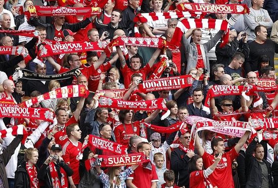 他用胸口顶 他用胸口顶